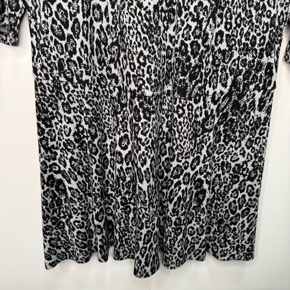 Torrid Grey Leopard Studio Knit Peplum Top Size 1X NWT - Picture 6 of 9